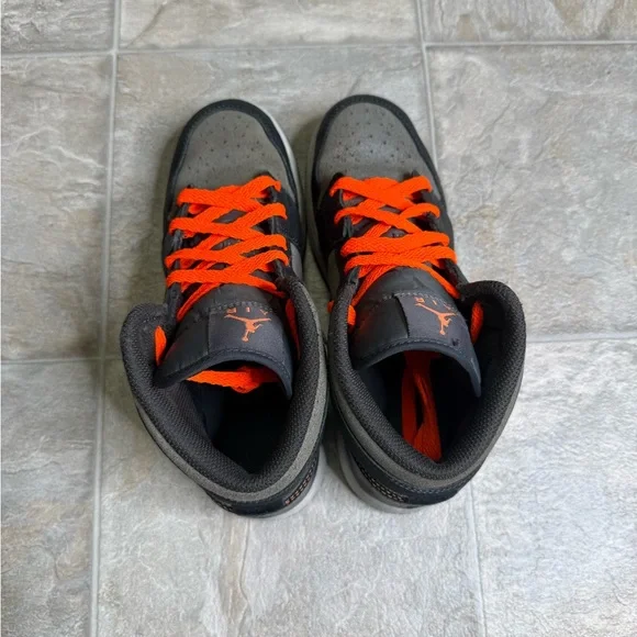 Air Jordan 1 Mid SE Night Stadium GS Shoe Size 6.5Y Grey FQ8341-017 Preowned - Picture 5 of 7